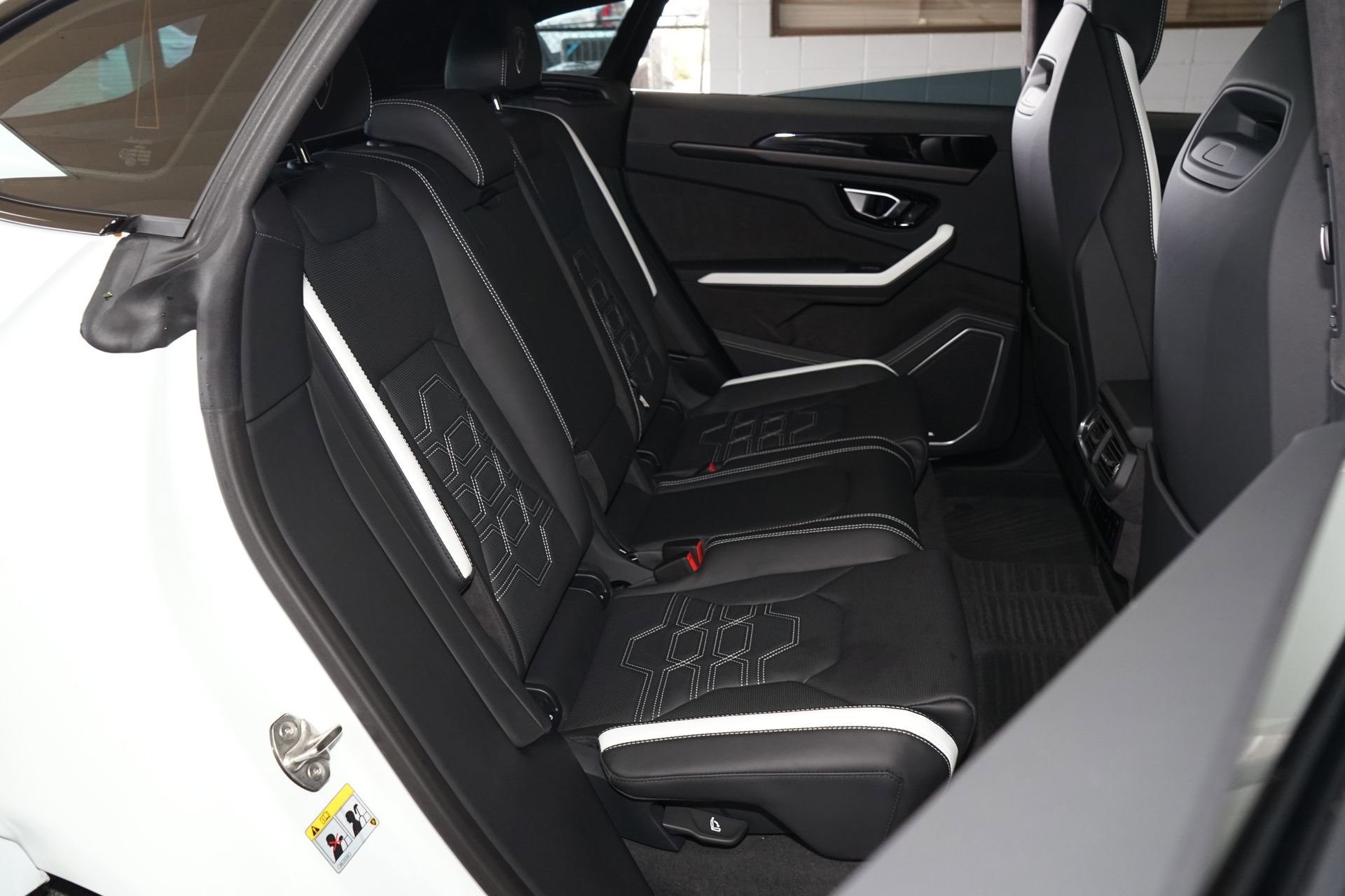 Used 2026 Lamborghini Urus SE image 23