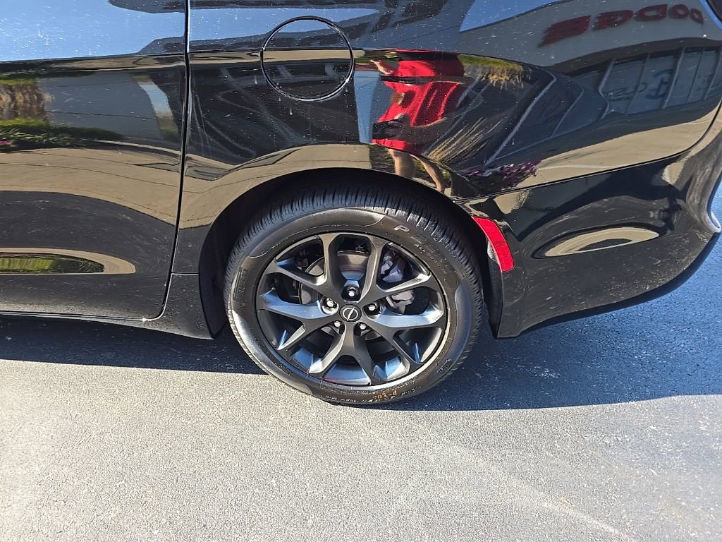New 2026 Chrysler Pacifica Limited w/ S Appearance Package image 13