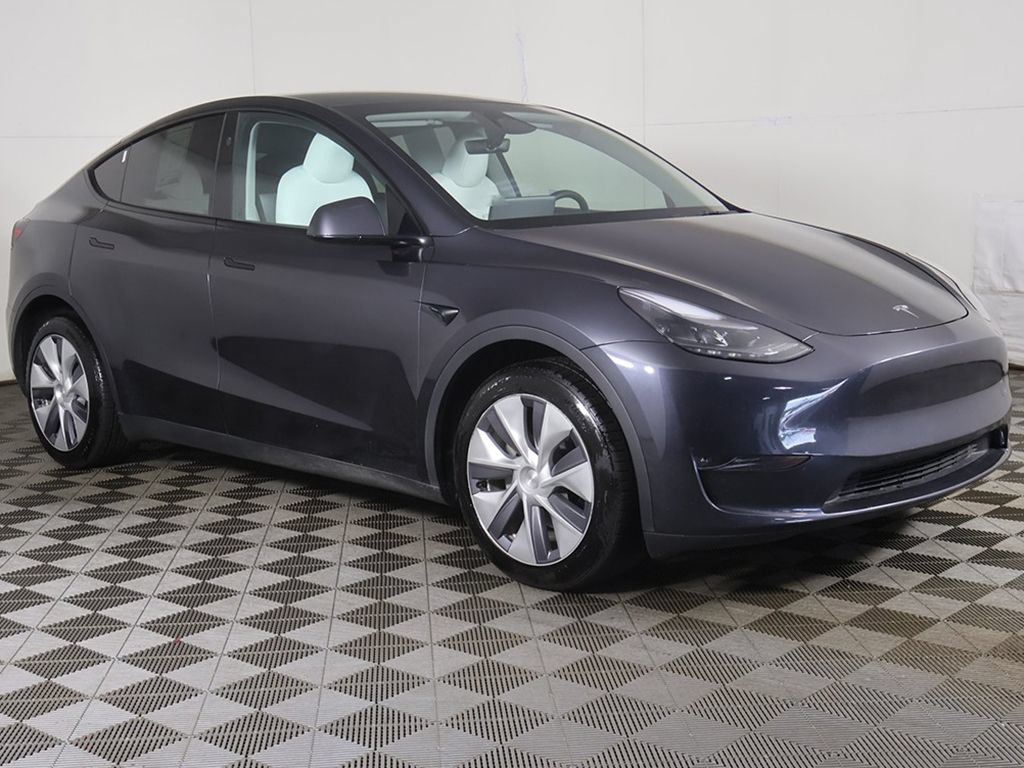 Used 2024 Tesla Model Y Long Range AWD/4WD image 54