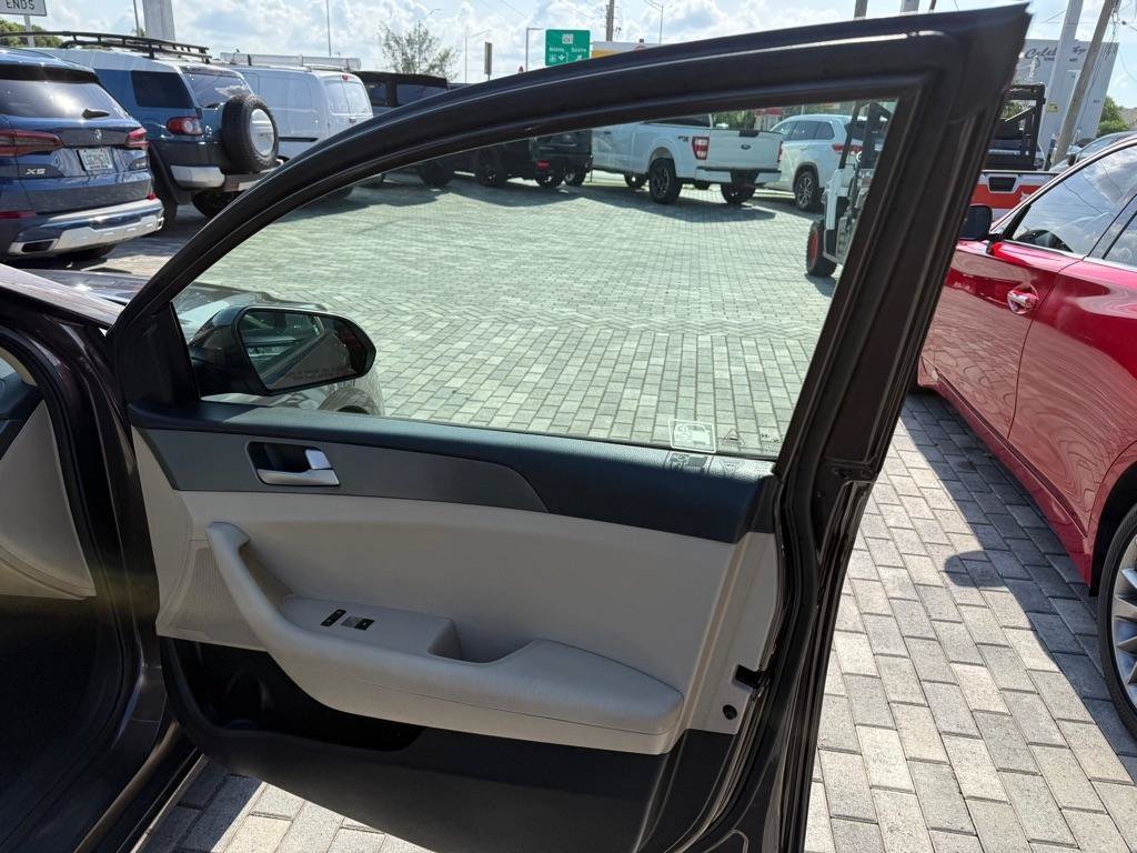 Used 2016 Hyundai Sonata SE FWD image 29