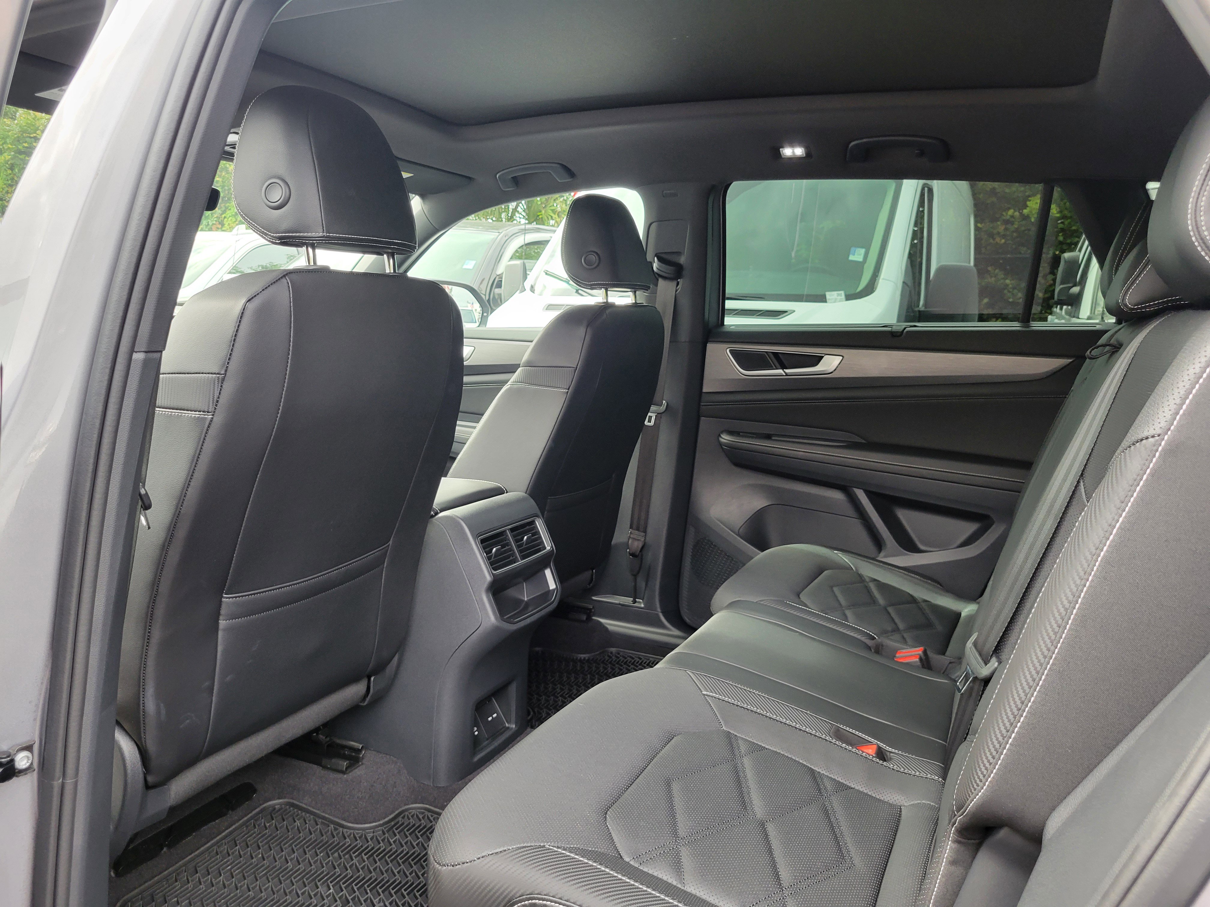 Used 2024 Volkswagen Atlas Cross Sport SE image 14