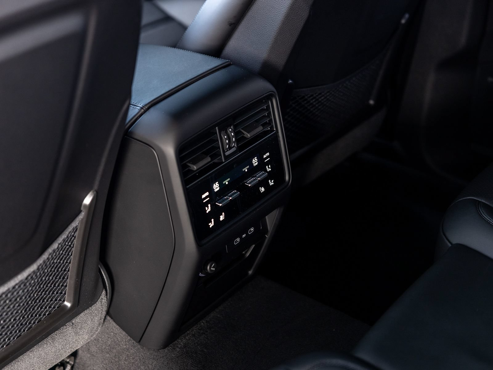 New 2026 Porsche Cayenne Coupe AWD/4WD image 32