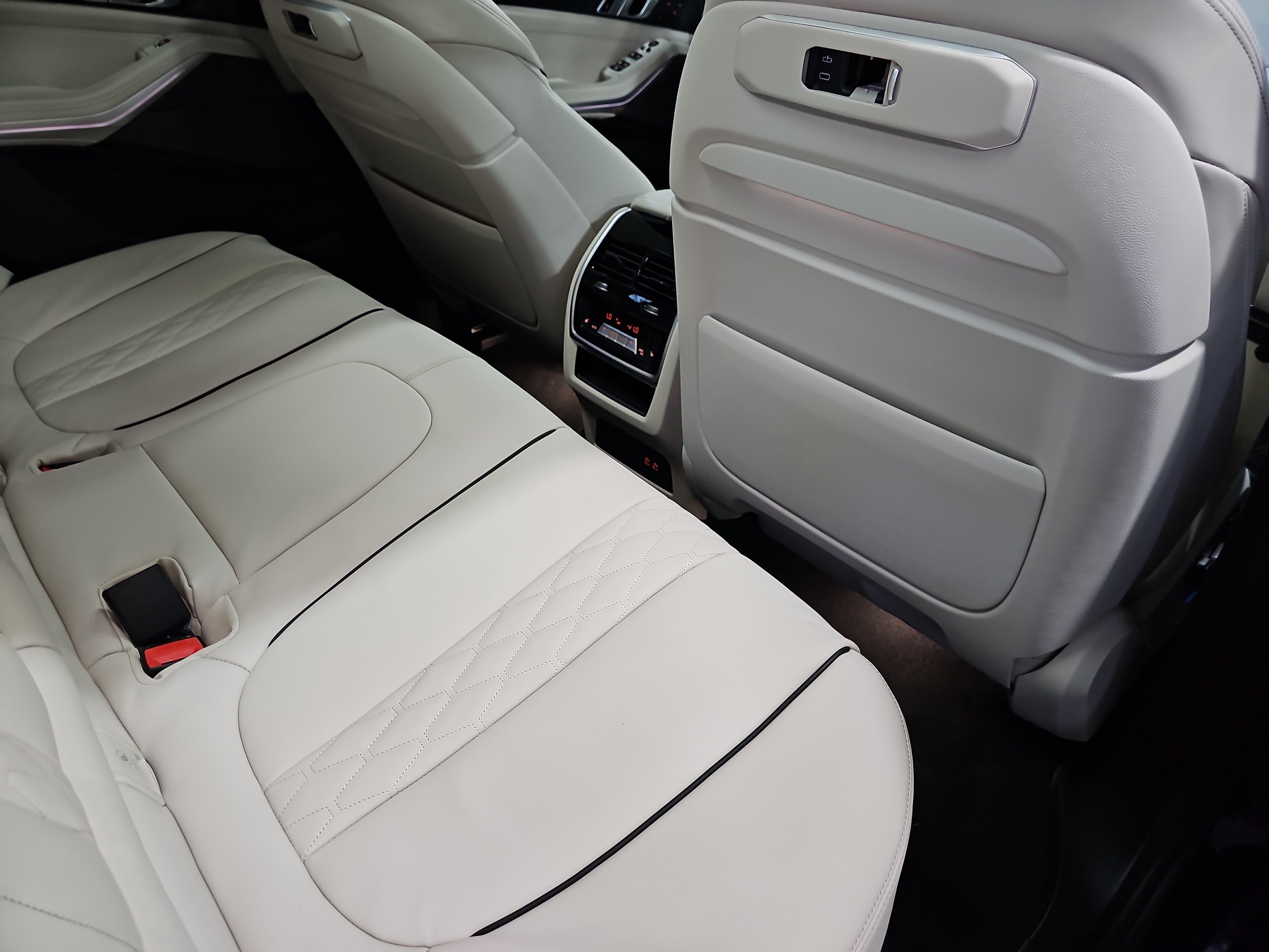 New 2026 BMW X5 xDrive40i w/ Off-Road Package AWD/4WD image 11