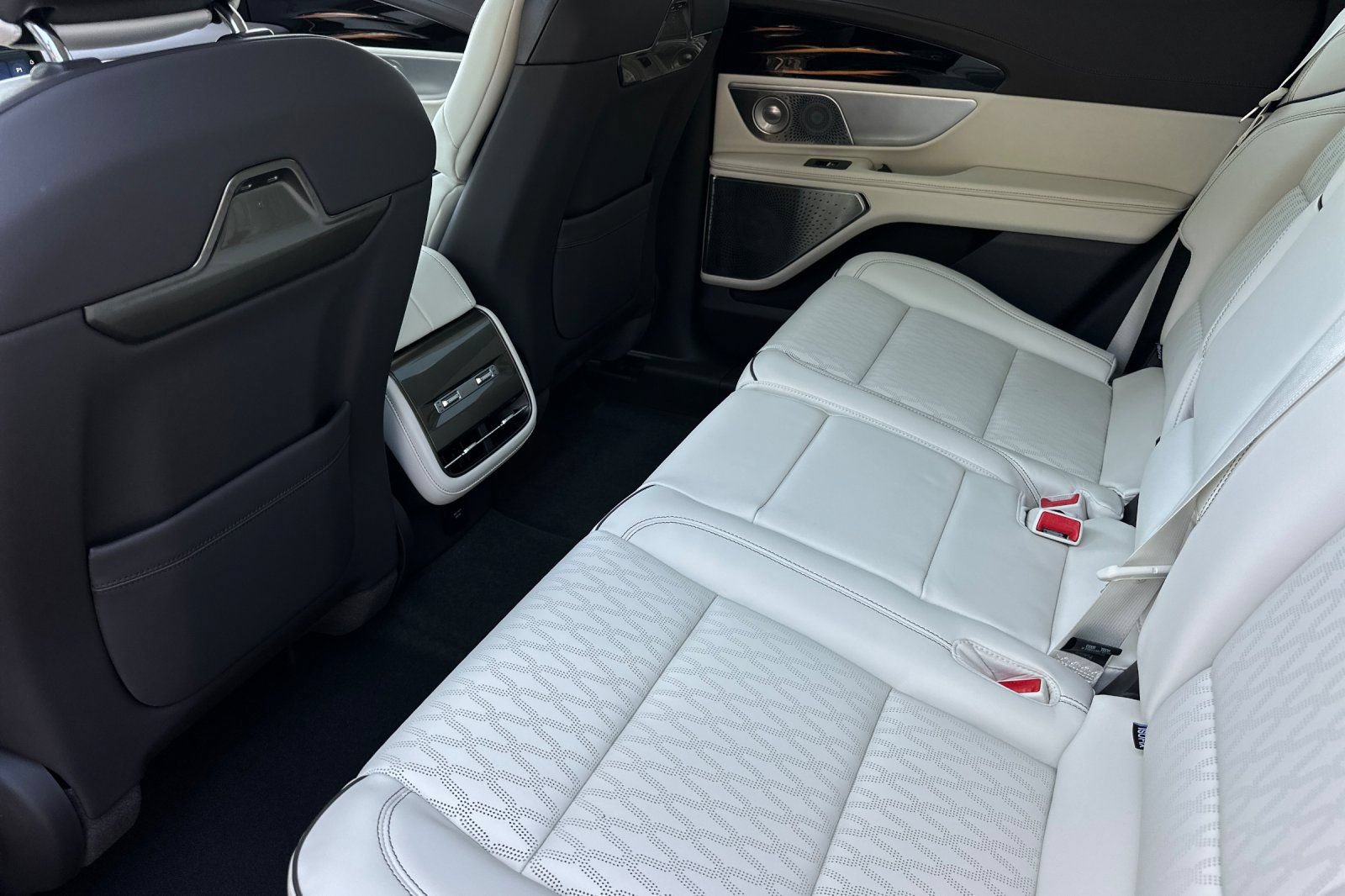 New 2026 Lincoln Nautilus Black Label w/ Jet Appearance Package AWD/4WD image 11