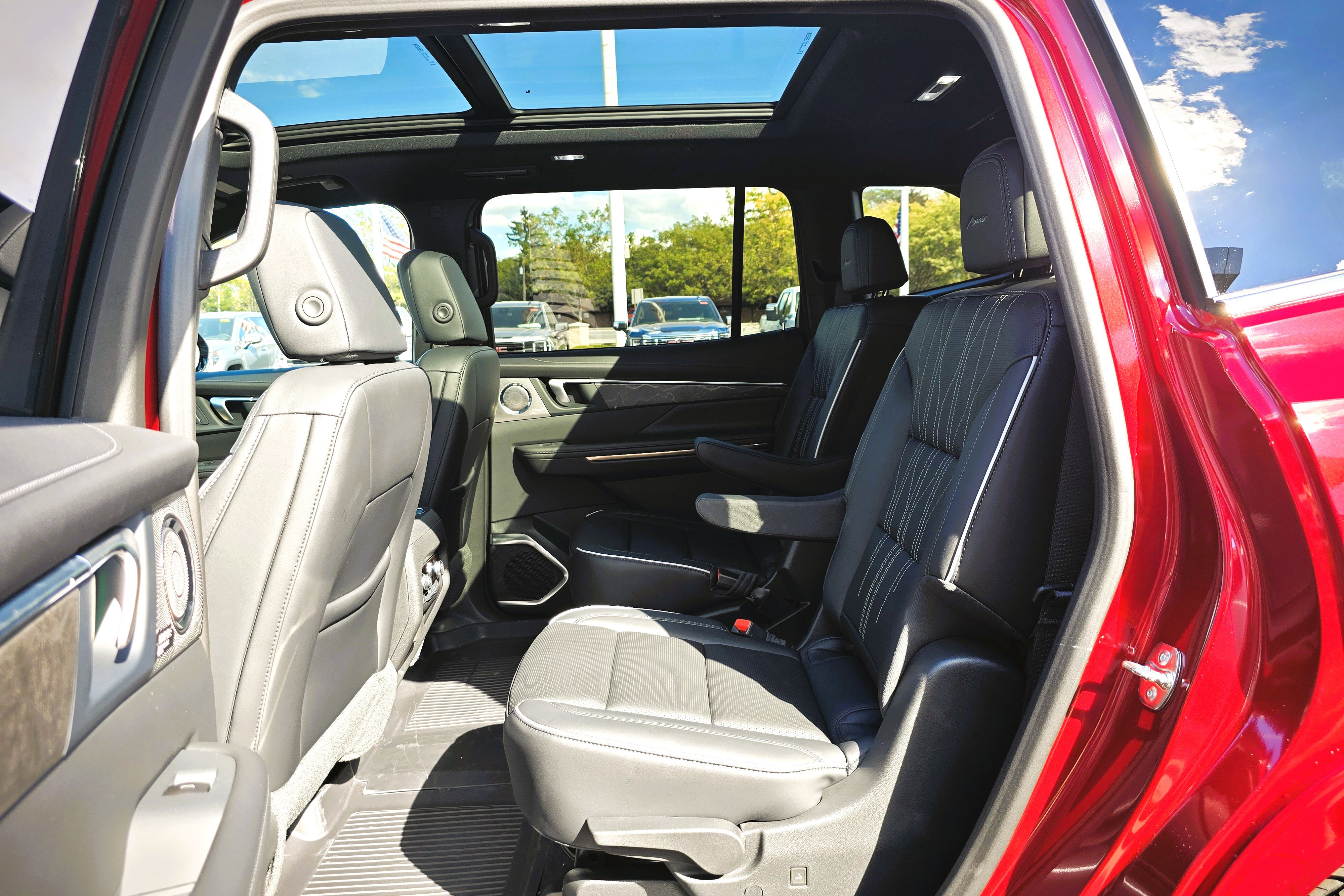 New 2026 Buick Enclave Avenir image 10
