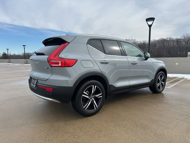Certified 2025 Volvo XC40 B5 Core image 7
