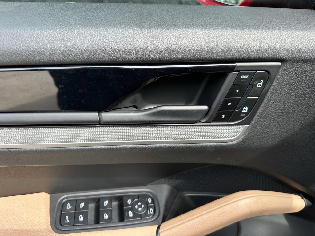 Certified 2025 Porsche Cayenne S AWD/4WD image 18