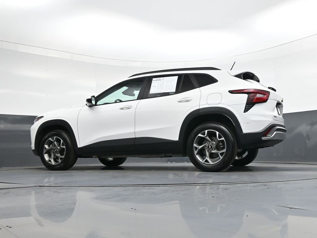 Used 2025 Chevrolet Trax LT image 36