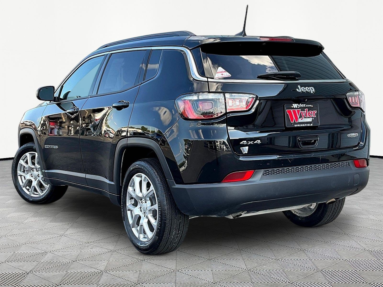 Used 2023 Jeep Compass Latitude AWD/4WD image 4