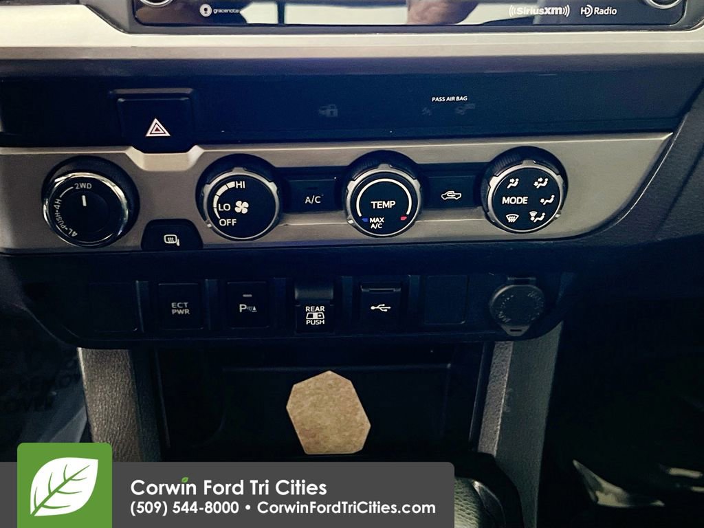 Used 2020 Toyota Tacoma SR5 AWD/4WD image 9