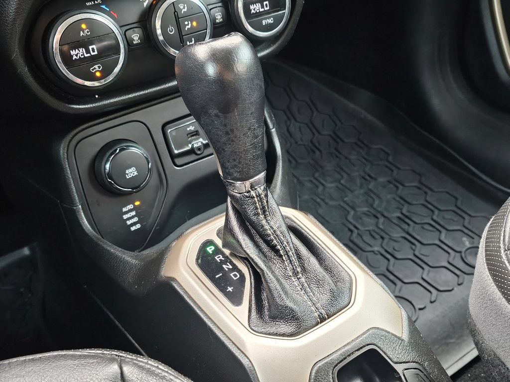 Used 2015 Jeep Renegade Limited w/ Safety & Security Group I AWD/4WD image 27