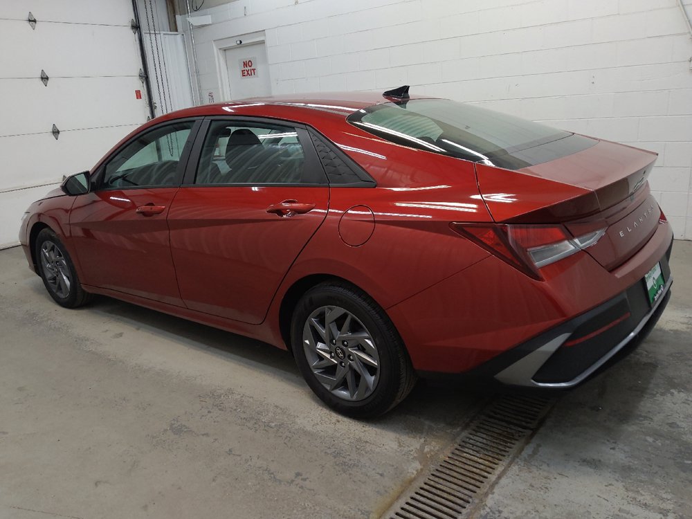 Used 2024 Hyundai Elantra SEL FWD image 3