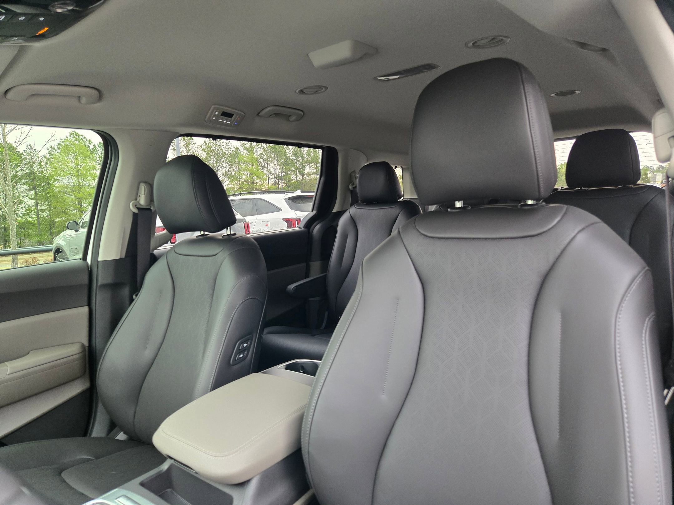 New 2026 Kia Carnival EX FWD image 23