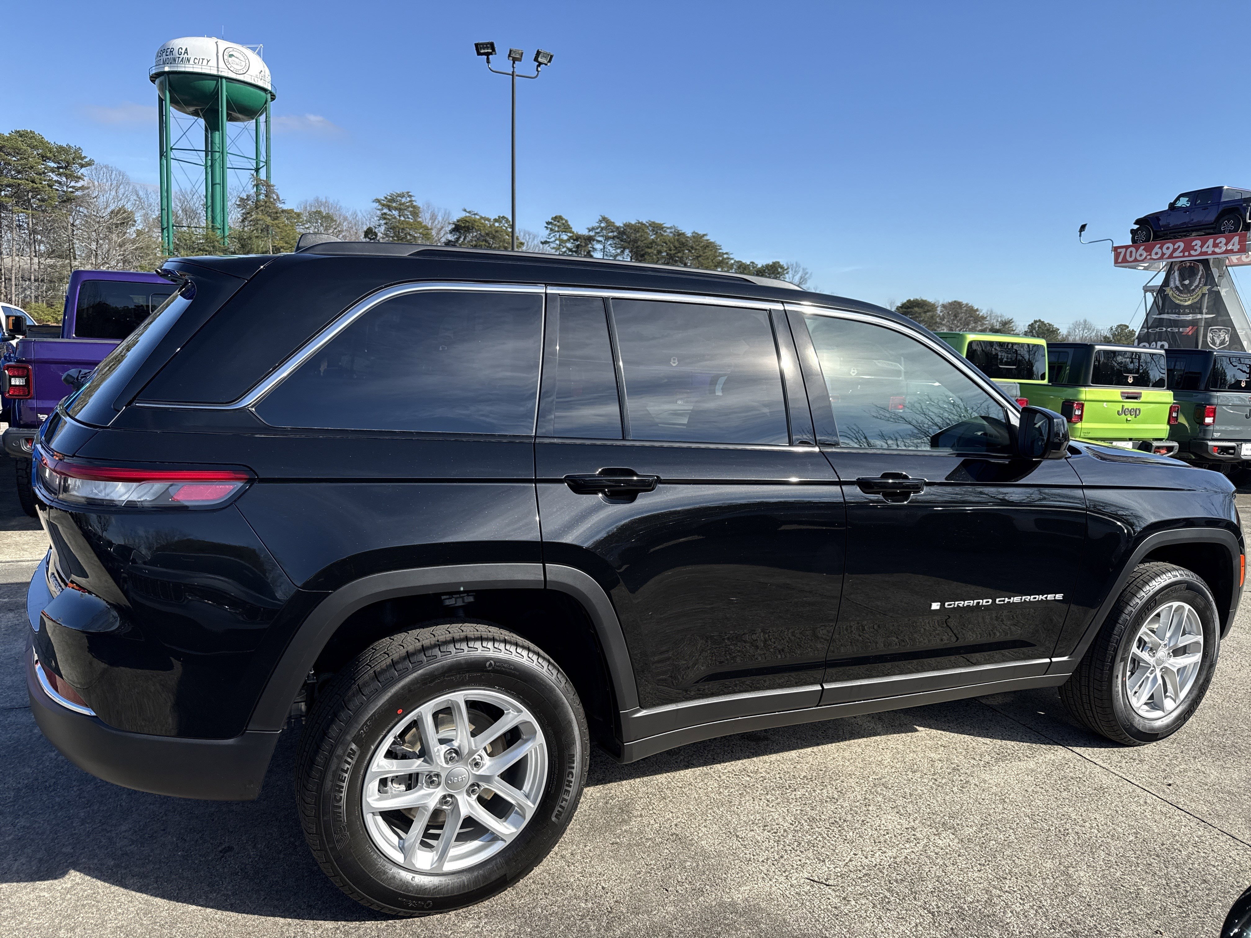 New 2025 Jeep Grand Cherokee Laredo image 8