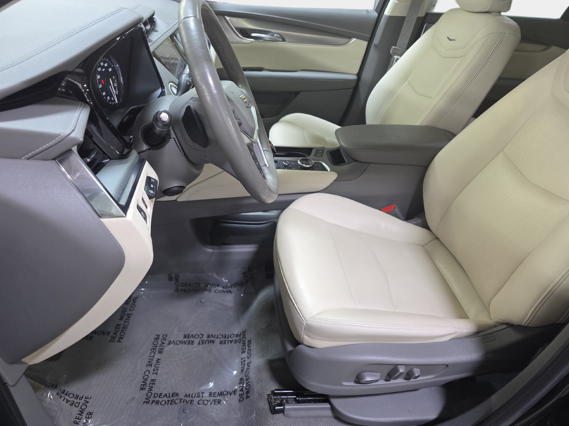 Used 2023 Cadillac XT5 Premium Luxury w/ Technology Package AWD/4WD image 15
