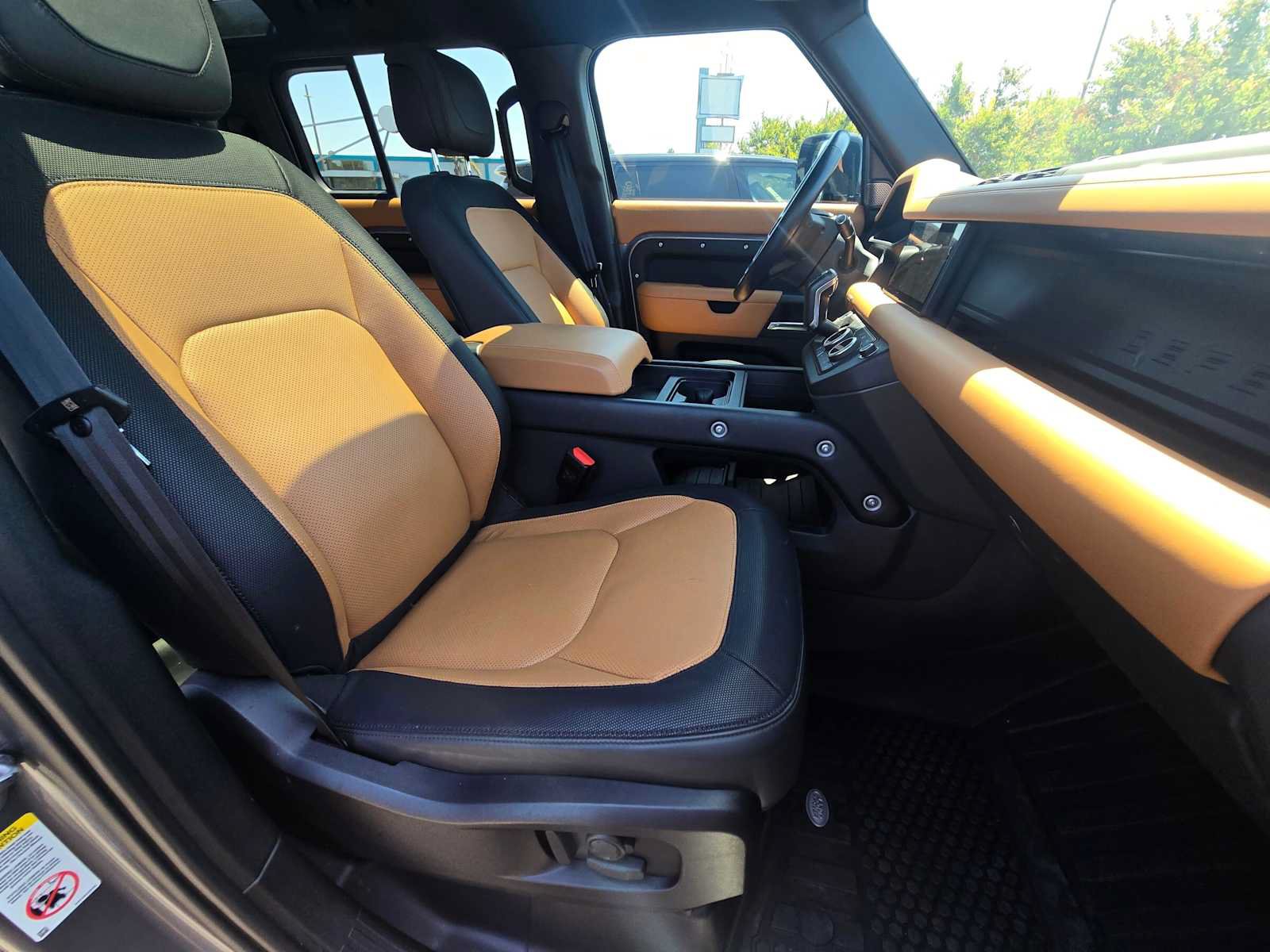 Used 2024 Land Rover Defender 110 X-Dynamic SE AWD/4WD image 10