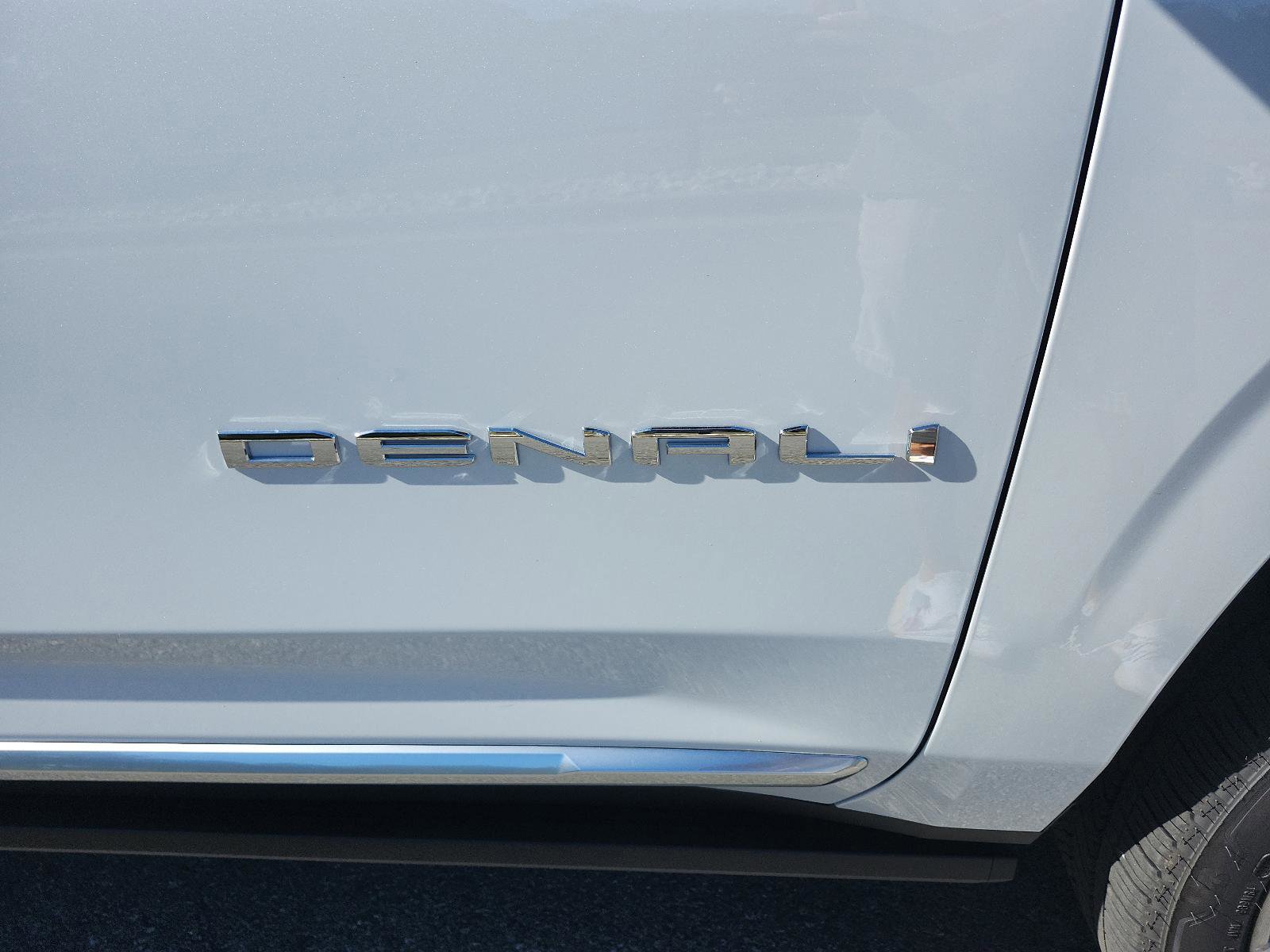 New 2026 GMC Yukon XL Denali w/ Denali Reserve Package image 10
