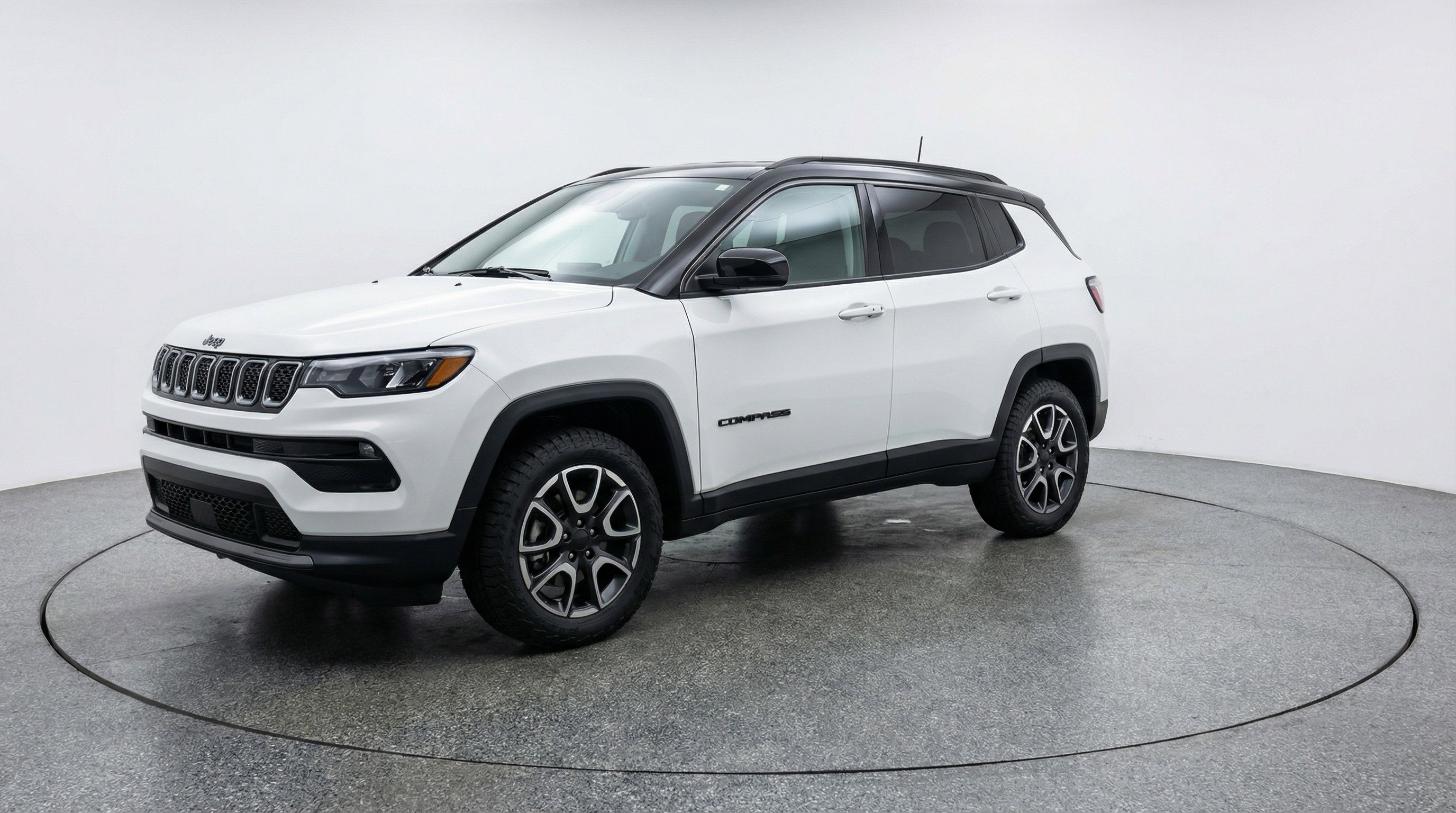 Used 2025 Jeep Compass Trailhawk AWD/4WD image 3