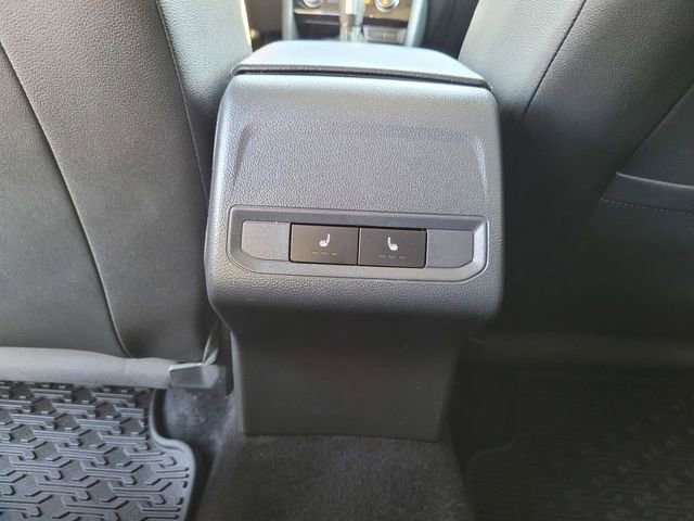 Used 2021 Volkswagen Jetta SE w/ SE Cold Weather Package image 15