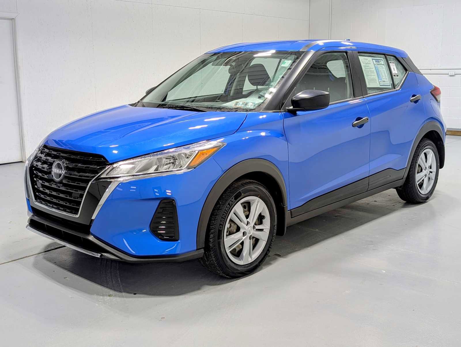 Used 2023 Nissan Kicks S image 1