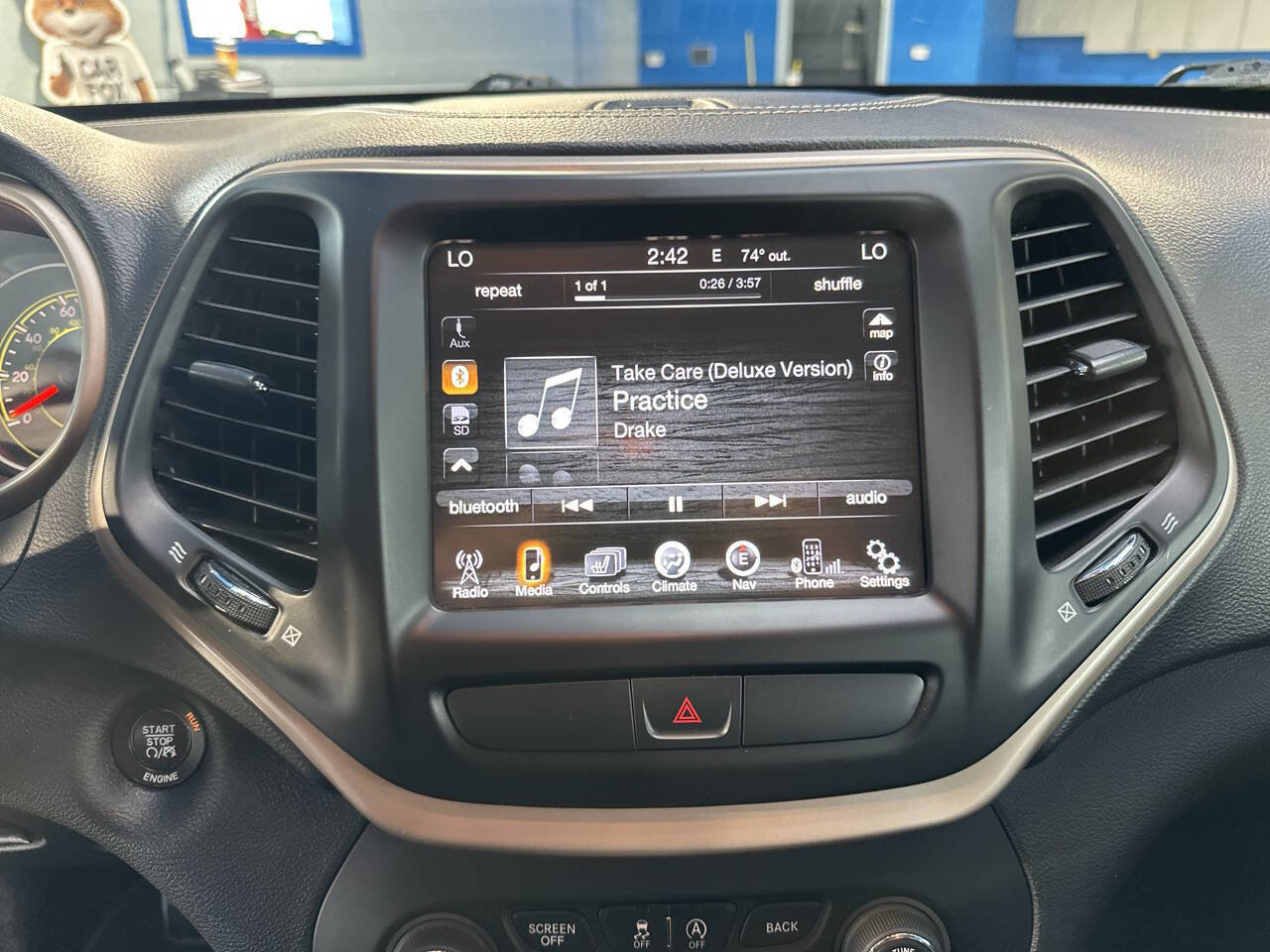 Used 2015 Jeep Cherokee Limited w/ Luxury Group image 26