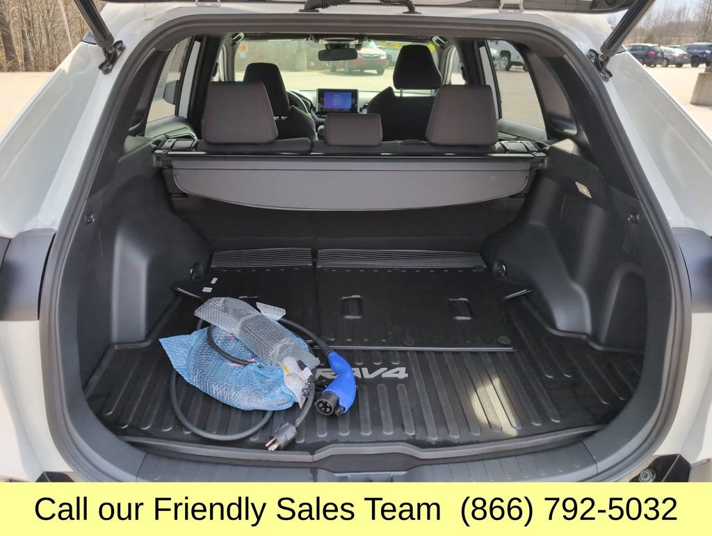 Used 2023 Toyota RAV4 SE w/ Weather & Moonroof Package image 23