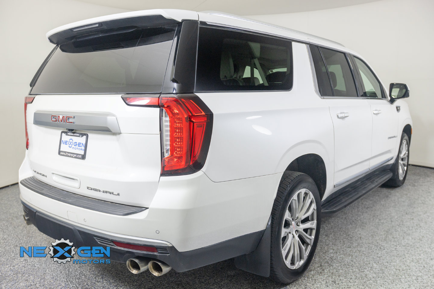 Used 2022 GMC Yukon XL Denali AWD/4WD image 38