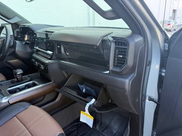 Certified 2025 Chevrolet Silverado 1500 High Country w/ Z71 Off-Road Package AWD/4WD image 28