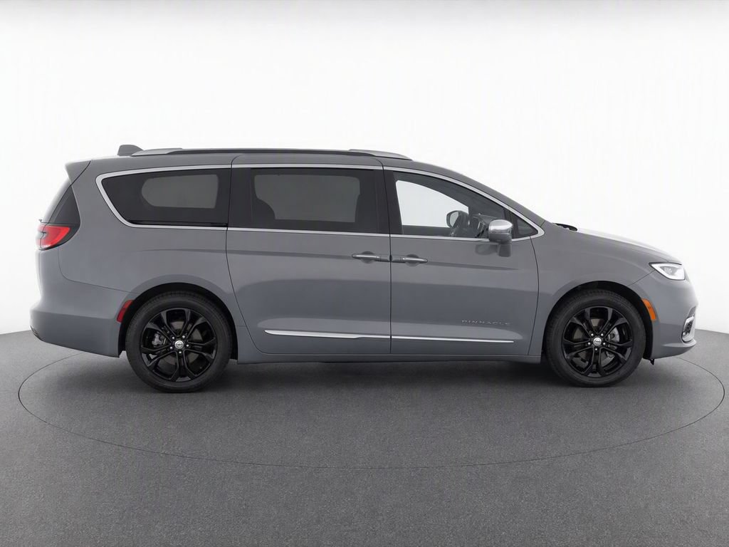 Used 2022 Chrysler Pacifica Pinnacle AWD/4WD image 9