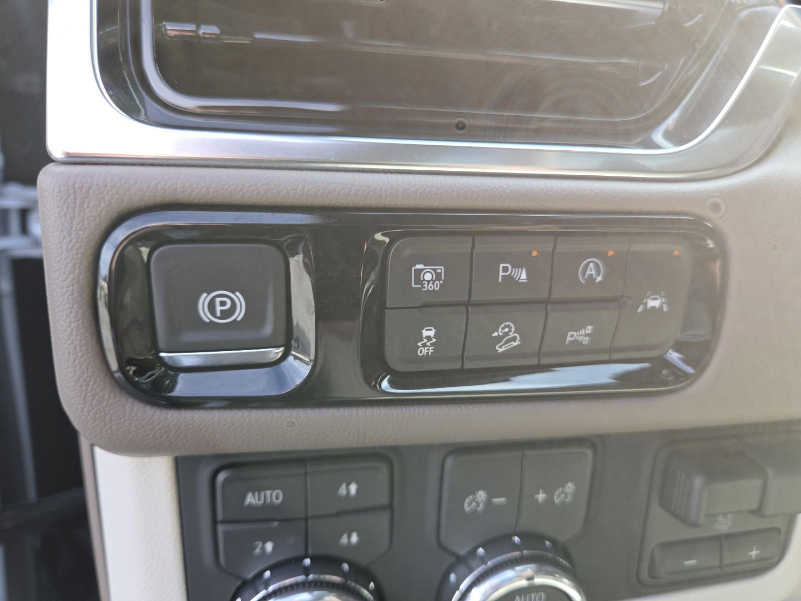 New 2026 GMC Yukon XL Denali AWD/4WD image 16