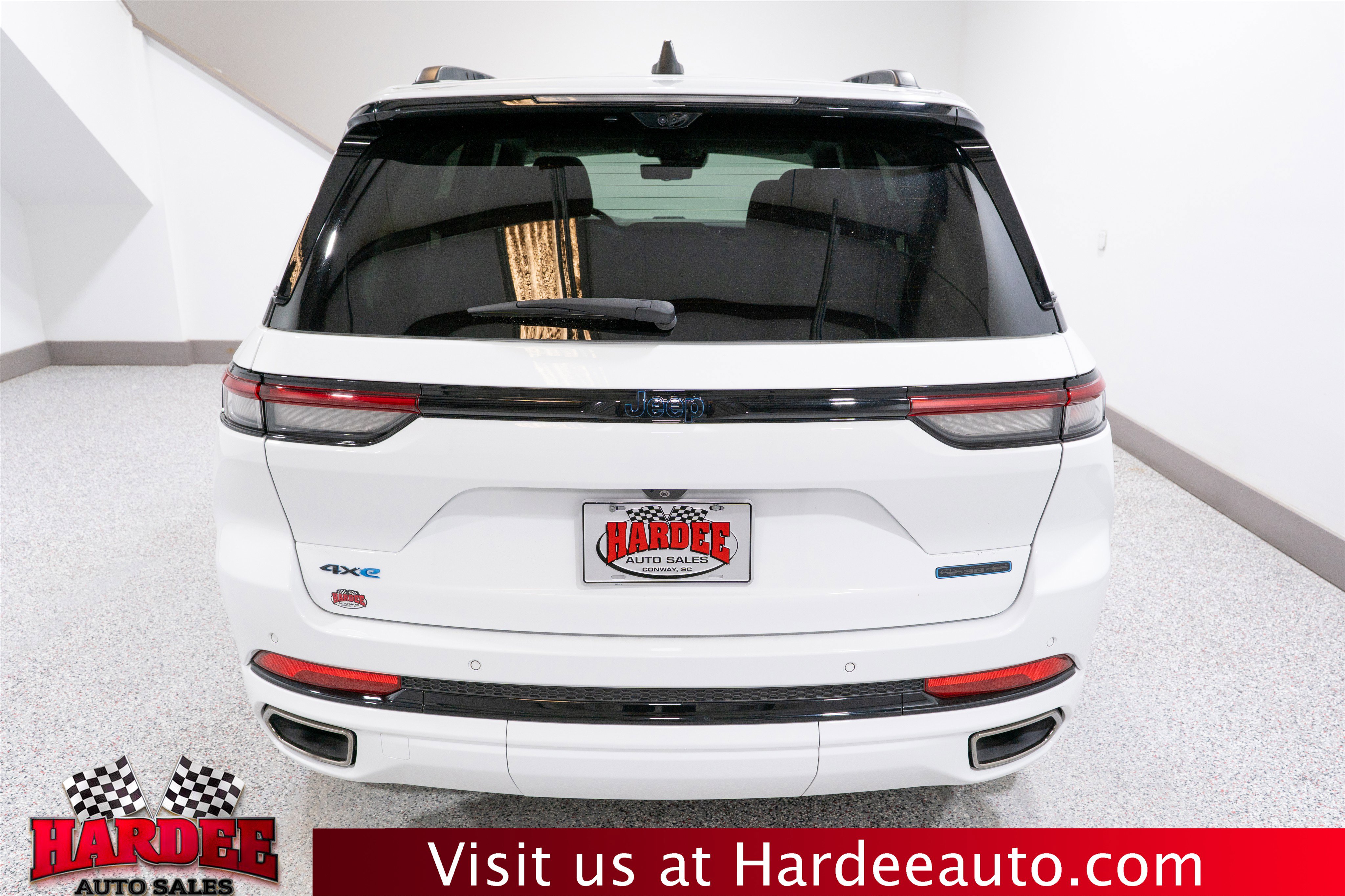 Used 2023 Jeep Grand Cherokee 30th Anniversary AWD/4WD image 4
