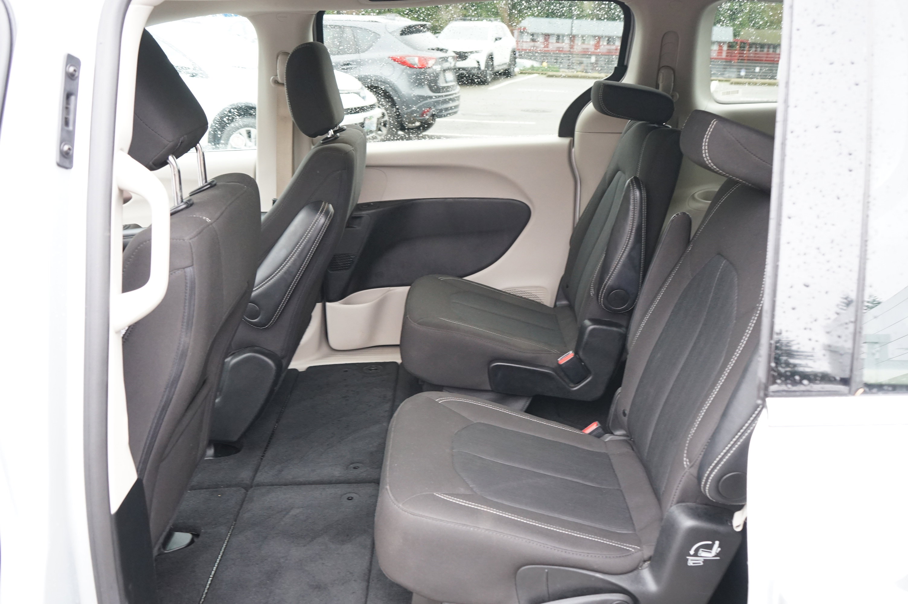 Used 2024 Chrysler Voyager LX image 11