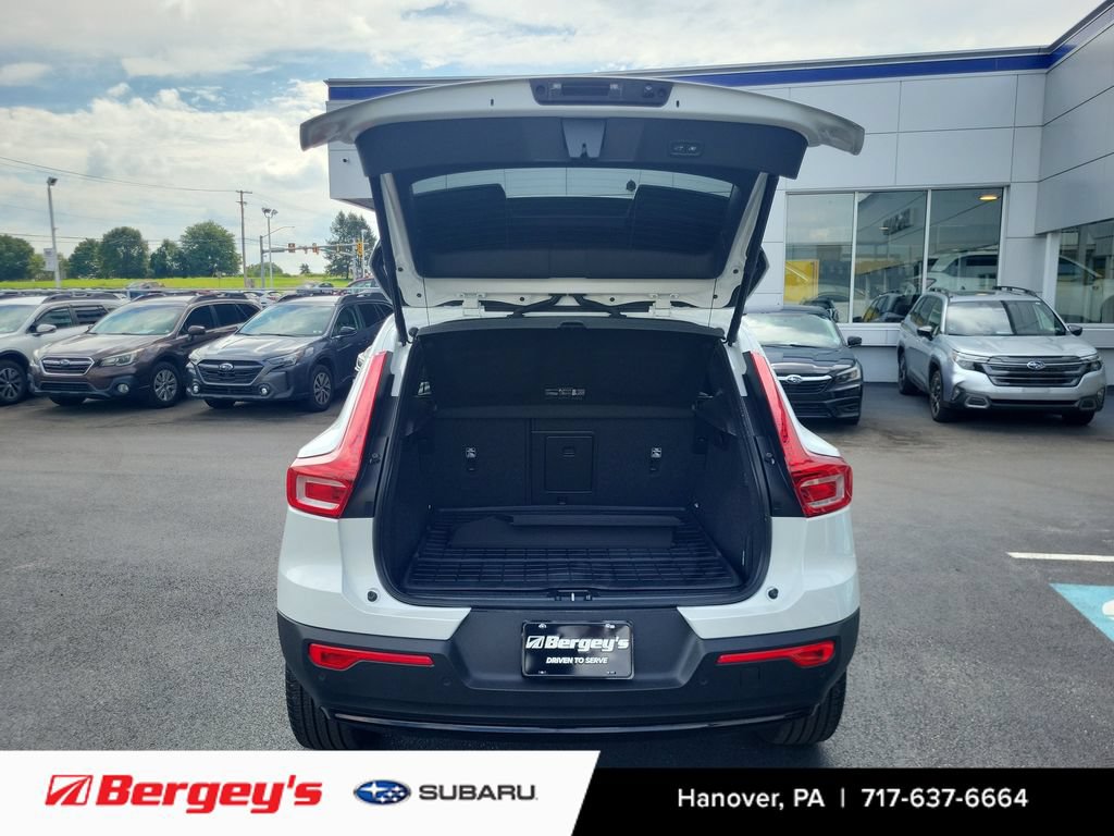 Used 2024 Volvo XC40 B5 Ultimate w/ Protection Package Premier AWD/4WD image 13