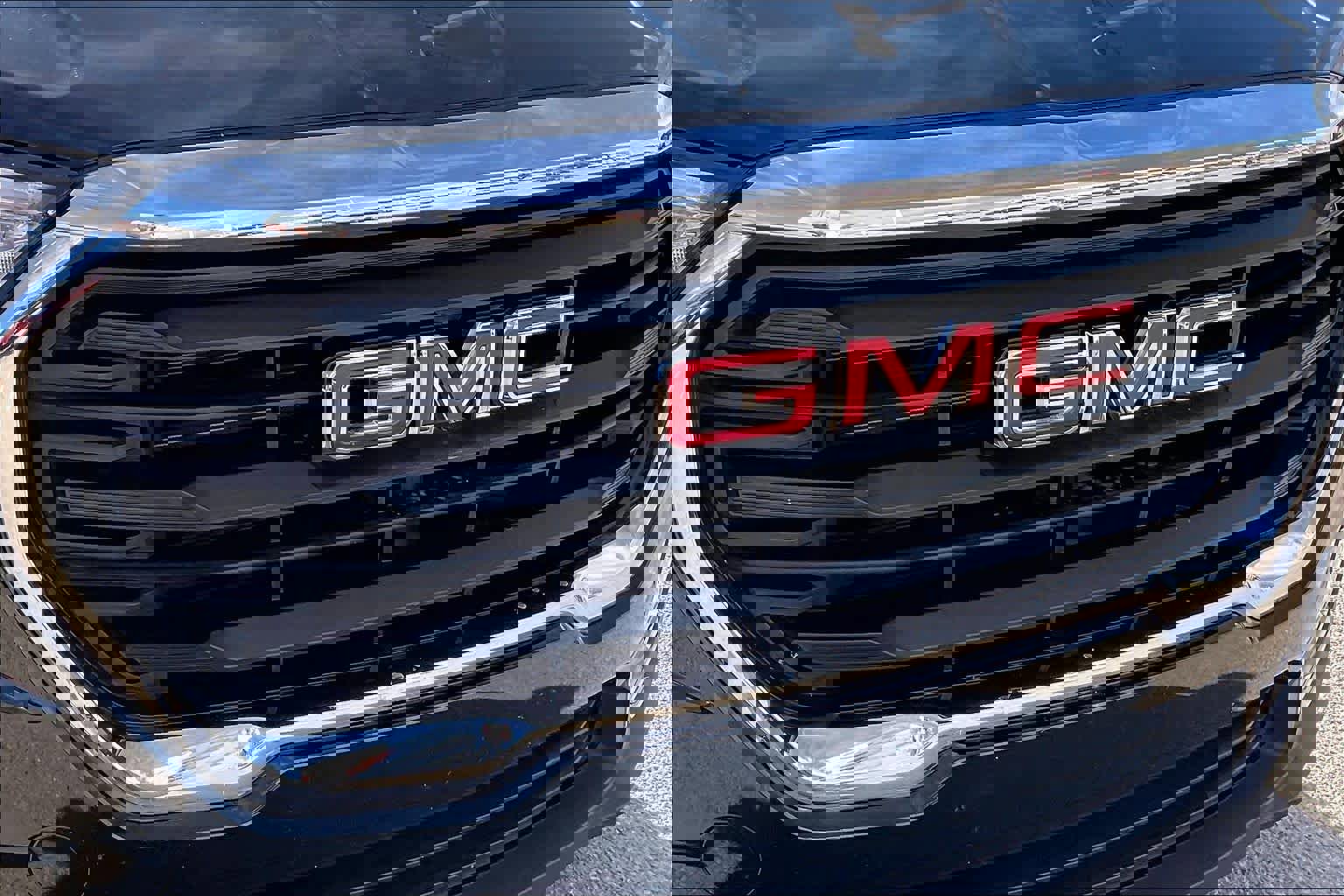 Used 2024 GMC Terrain SLE image 29