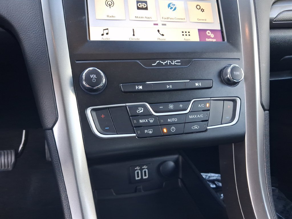 Used 2019 Ford Fusion SE FWD image 20
