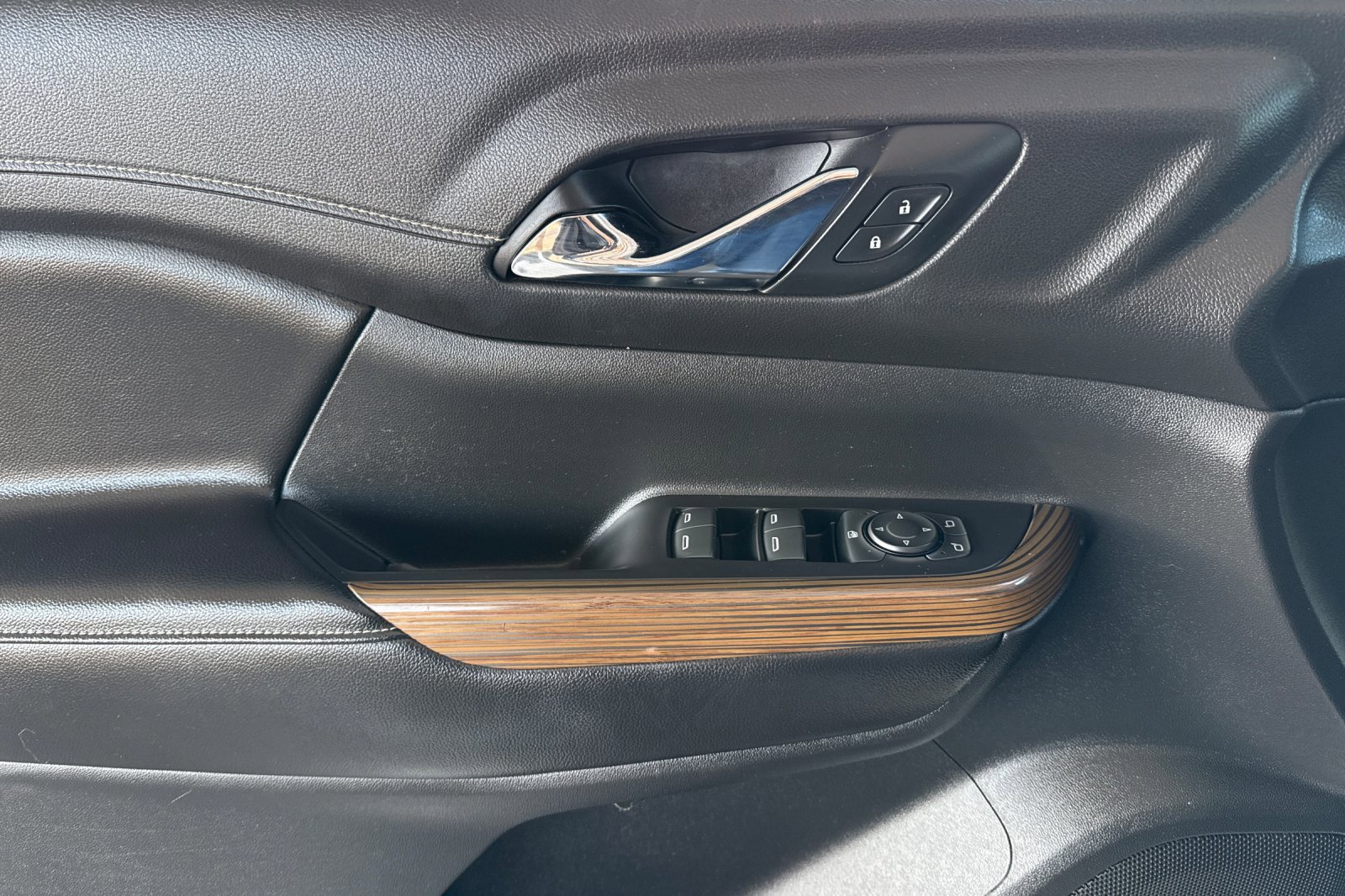 Used 2019 GMC Acadia SLE image 12