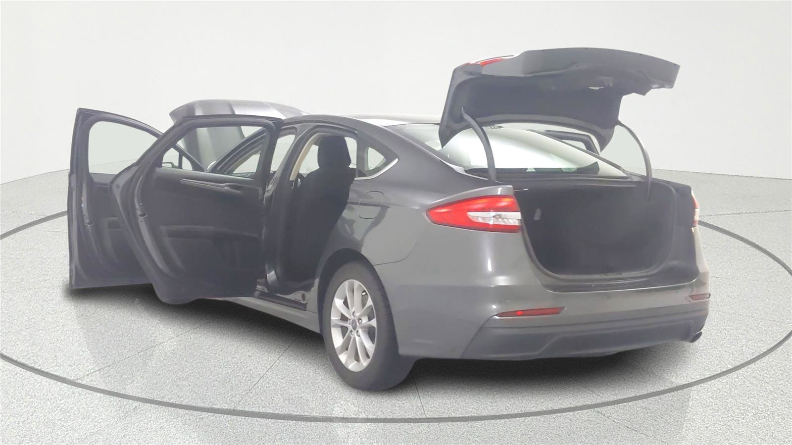 Used 2020 Ford Fusion SE image 7