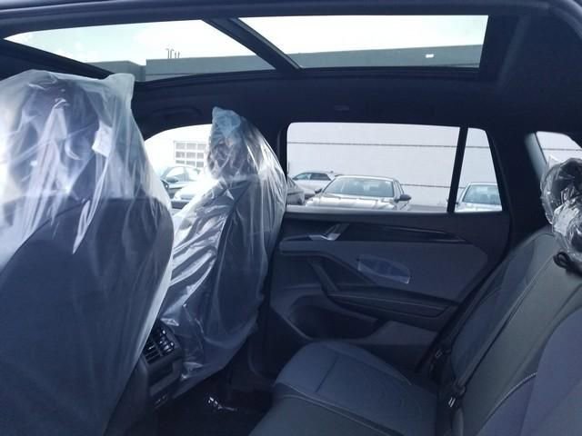 New 2026 Volkswagen Tiguan SE R-Line AWD/4WD image 10