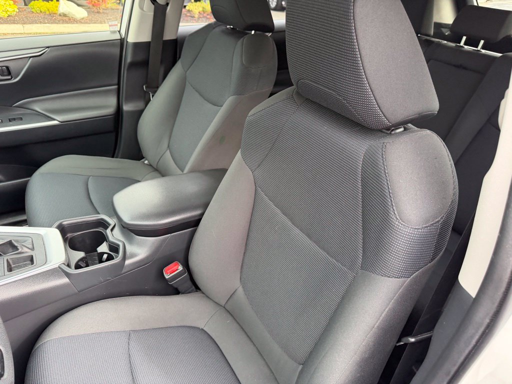 Used 2019 Toyota RAV4 LE w/ Carpet Mat Package AWD/4WD image 13