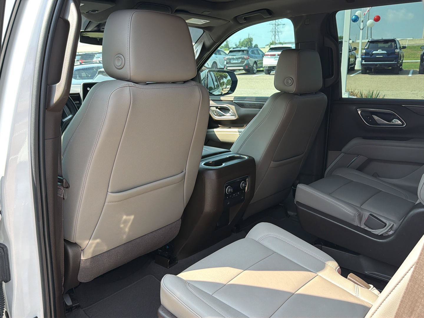 Used 2022 Chevrolet Tahoe Z71 w/ Luxury Package AWD/4WD image 18