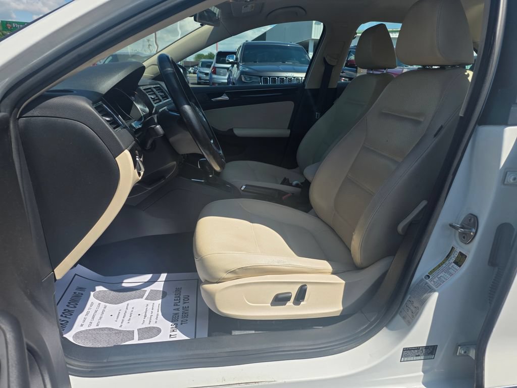 Used 2017 Volkswagen Jetta SEL FWD image 9