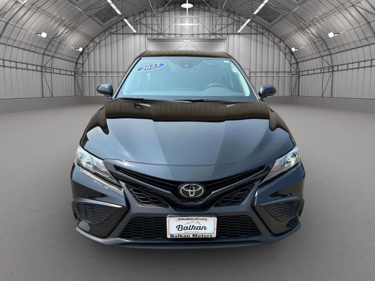 Used 2023 Toyota Camry SE w/ Cold Weather Package image 11