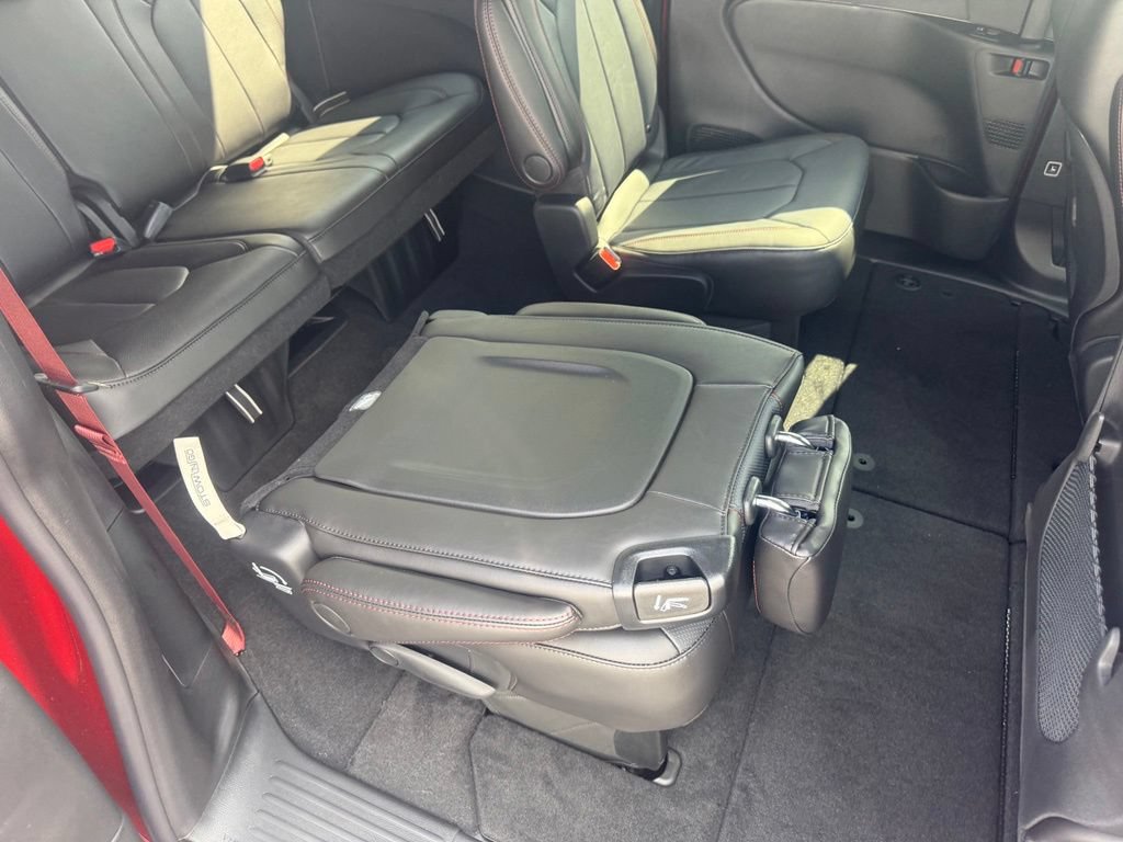New 2027 Chrysler Pacifica Select FWD image 50