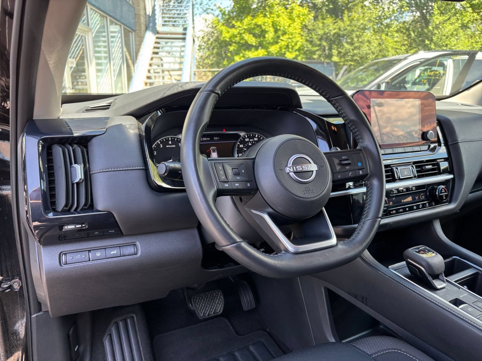 Used 2025 Nissan Pathfinder SV AWD/4WD image 32