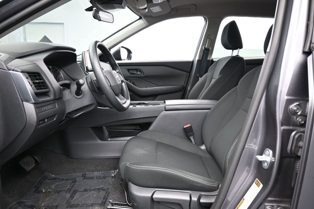 Used 2025 Nissan Rogue S FWD image 11