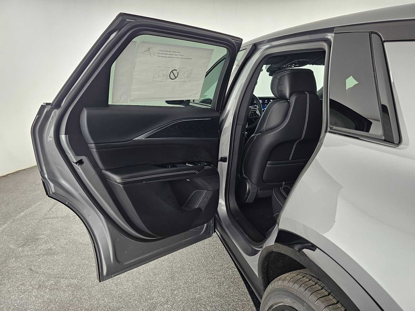 New 2026 Cadillac Lyriq Sport w/ LPO, Bronce Accent Package image 15