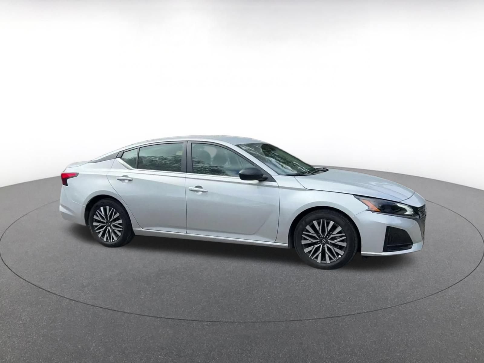 Used 2026 Nissan Altima 2.5 SV FWD image 2