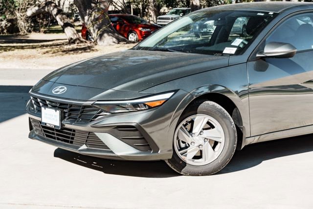 New 2026 Hyundai Elantra SE image 3