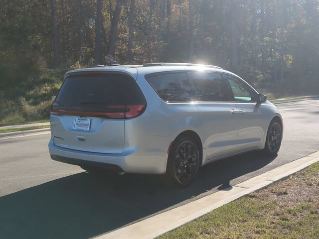New 2026 Chrysler Pacifica Select w/ S Appearance Package FWD image 13