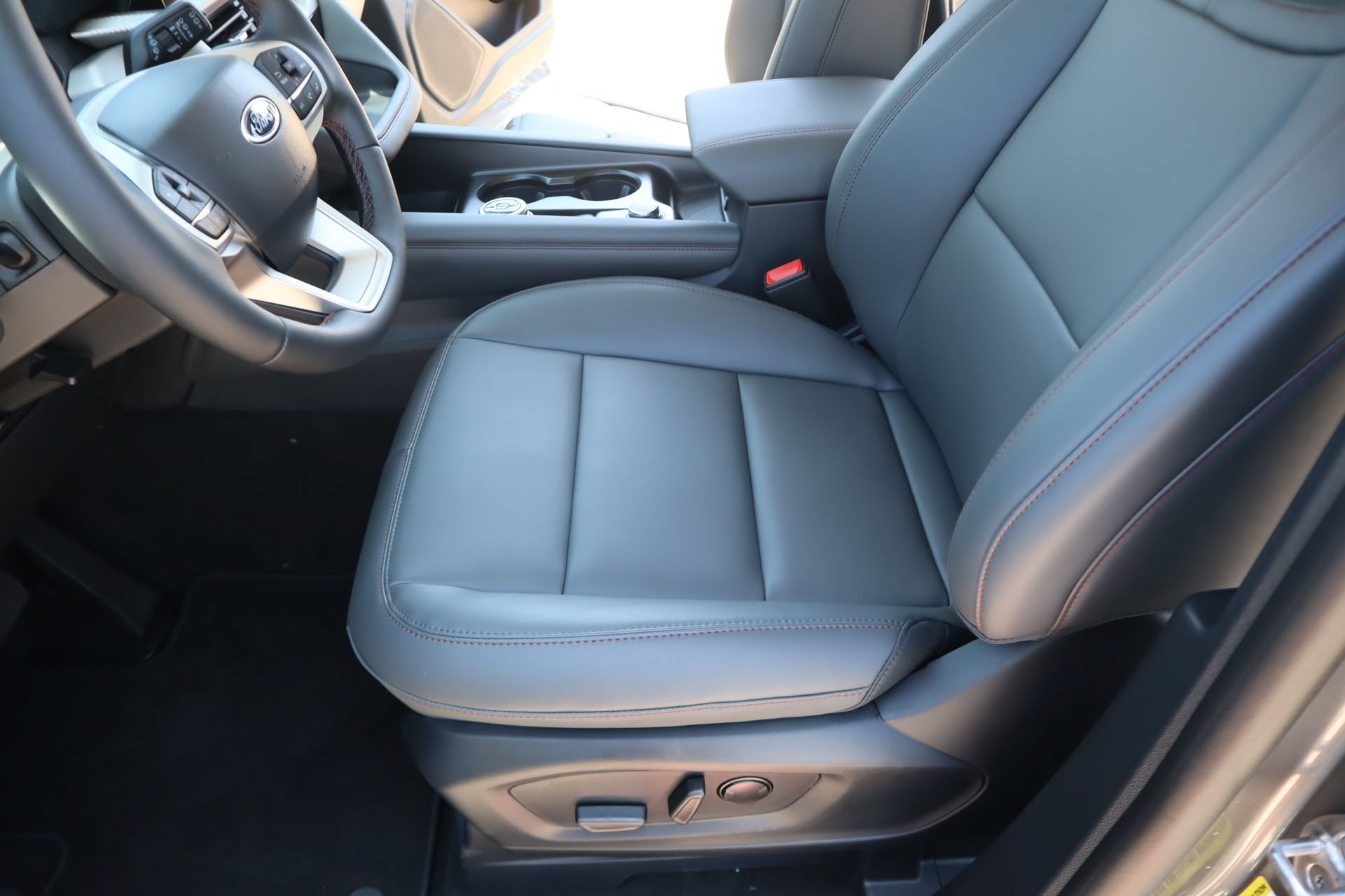 New 2026 Ford Explorer Active w/ Active Comfort Package AWD/4WD image 12
